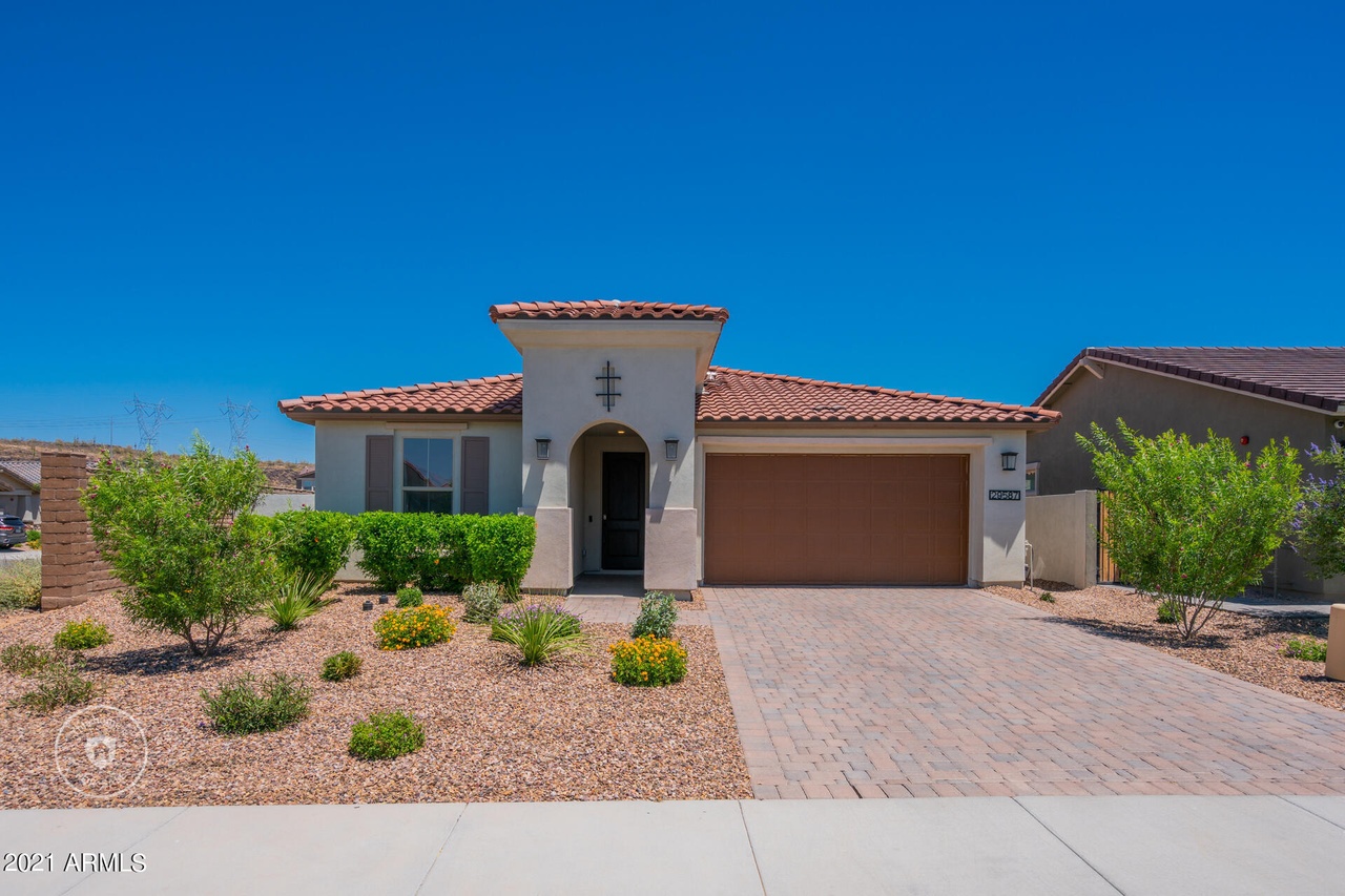 https://ssl.cdn-redfin.com/photo/86/bigphoto/411/6239411_2.jpg
