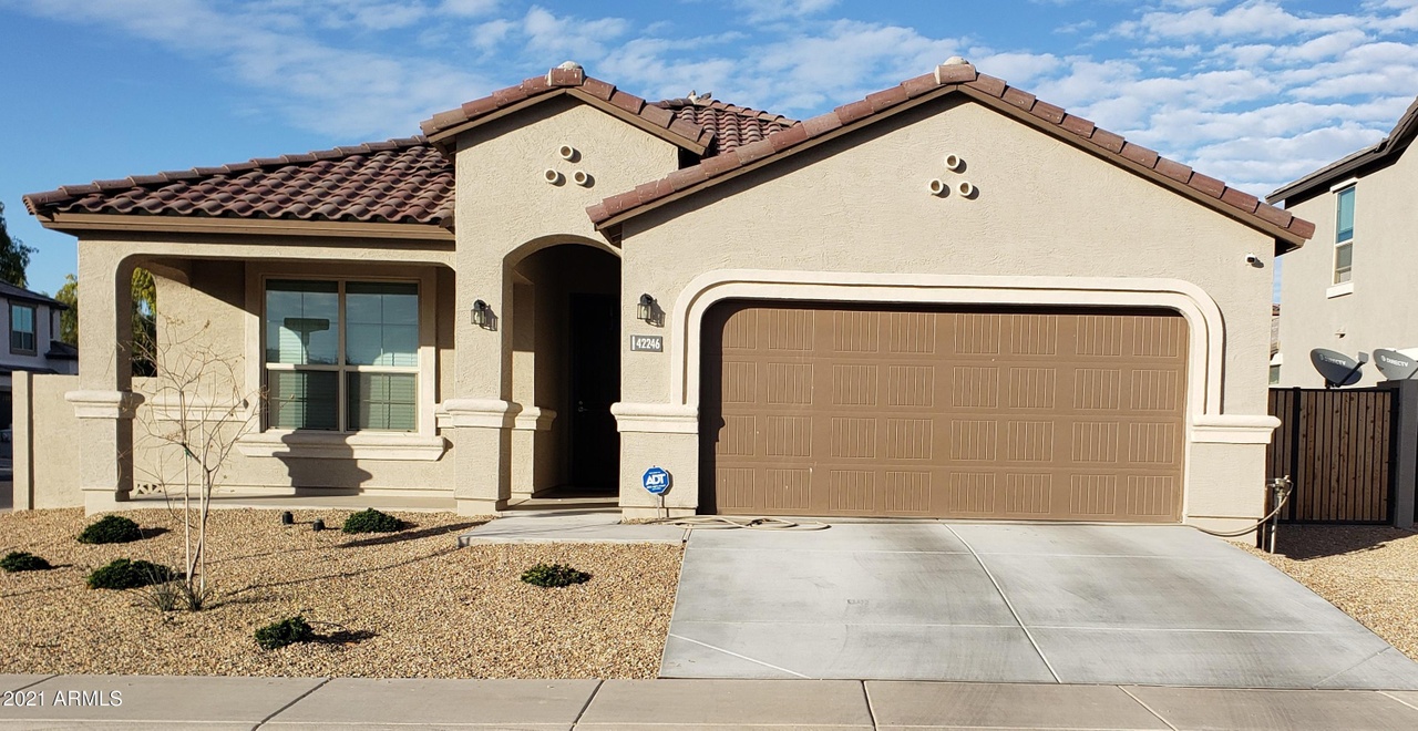 https://ssl.cdn-redfin.com/photo/86/bigphoto/846/6215846_0.jpg
