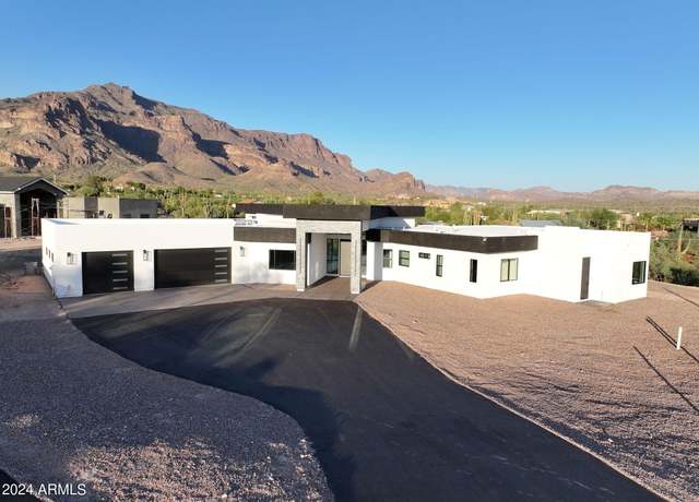 Property at 3525 S Kings Ranch Ct #4, Gold Canyon, AZ 85118, 4 beds, 3.5 baths