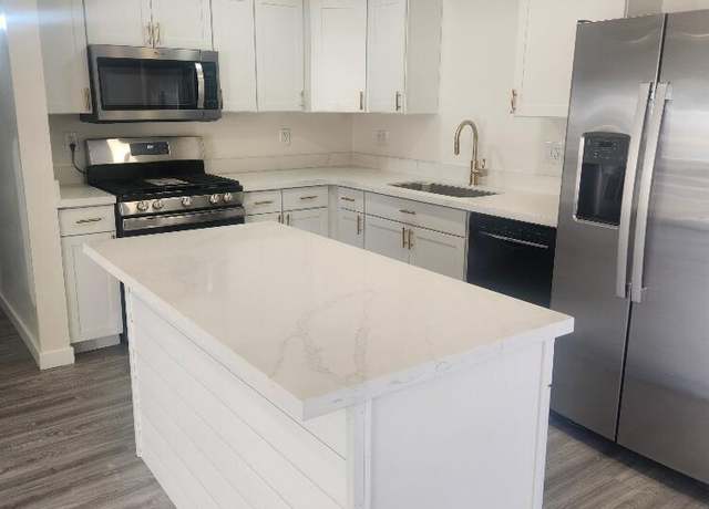 Property at 138 E Monte Way, Phoenix, AZ 85042, 4 beds, 2 baths