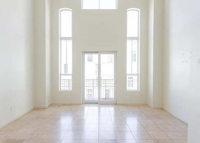Property at 215 E Mckinley St #408, Phoenix, AZ 85004, 1 bed, 1.5 baths