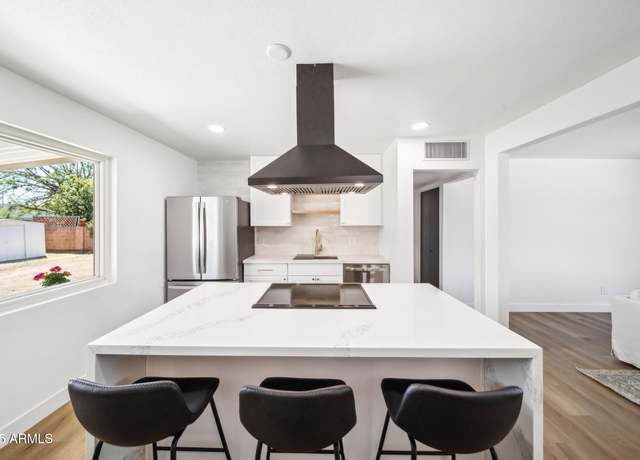 Property at 1017 E Diana Ave, Phoenix, AZ 85020, 3 beds, 2 baths