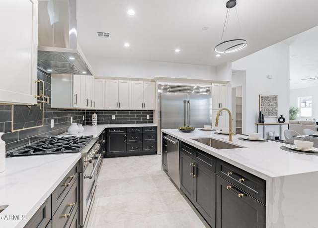 Property at 707 E Ocotillo Rd, Phoenix, AZ 85014, 5 beds, 3.5 baths