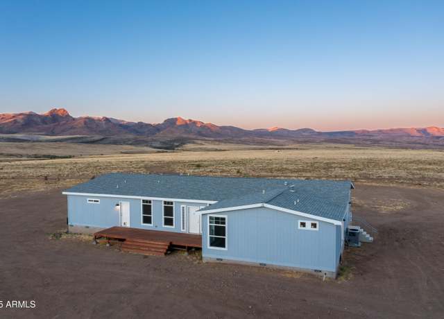 Property at 19965 E Stargazer Dr, Wikieup, AZ 85360, 4 beds, 3 baths