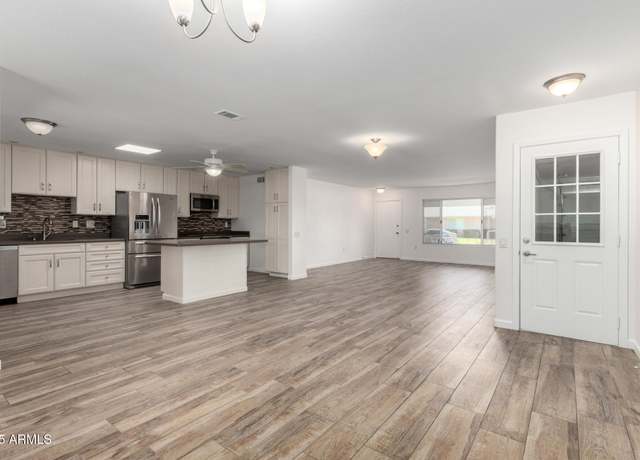 Property at 9863 W Country Club Ct, Sun City, AZ 85373, 2 beds, 2 baths