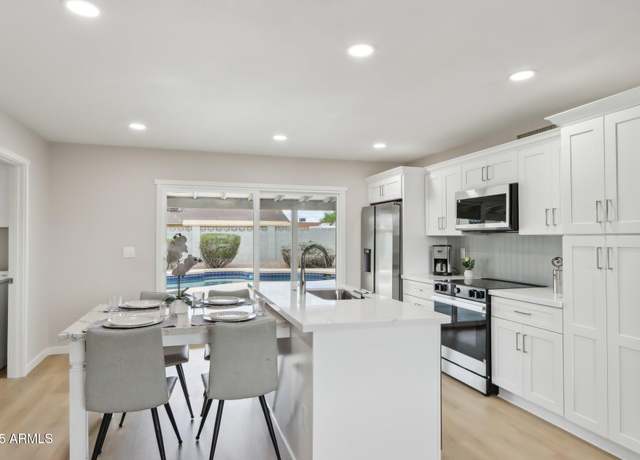 Property at 6914 W Canterbury Dr, Peoria, AZ 85345, 2 beds, 2 baths