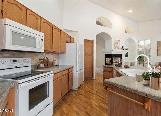 Property at 4446 E Woodridge Dr, Phoenix, AZ 85032, 3 beds, 2.5 baths