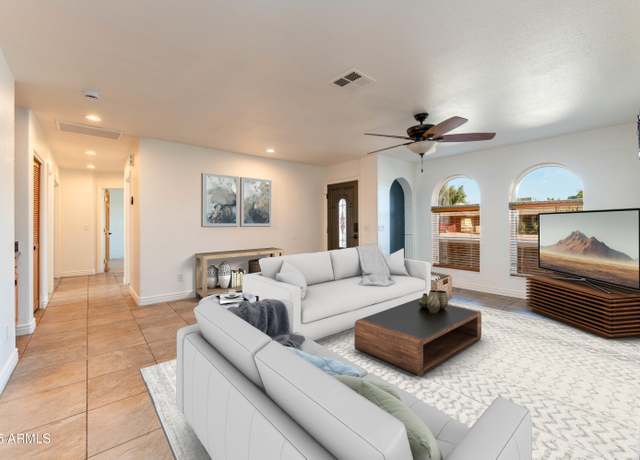 Property at 2804 W Curry St, Chandler, AZ 85224, 3 beds, 2 baths