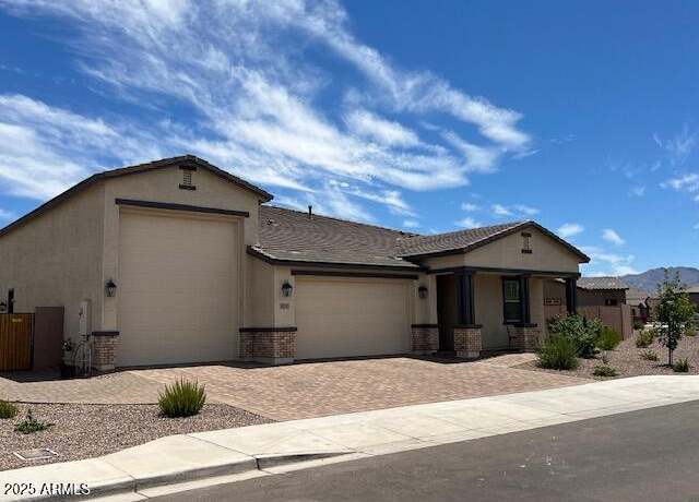 Property at 11117 S 52nd Ln, Laveen, AZ 85339, 3 beds, 3 baths