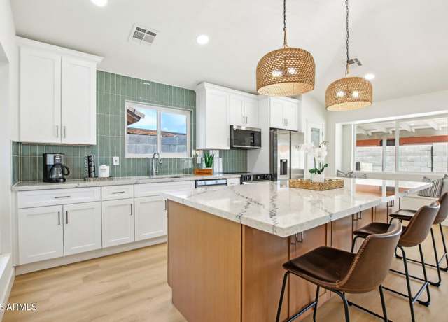 Property at 7204 W Mcrae Way, Glendale, AZ 85308, 3 beds, 2 baths