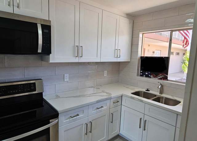 Property at 10810 N Fairway Ct W, Sun City, AZ 85351, 2 beds, 2 baths