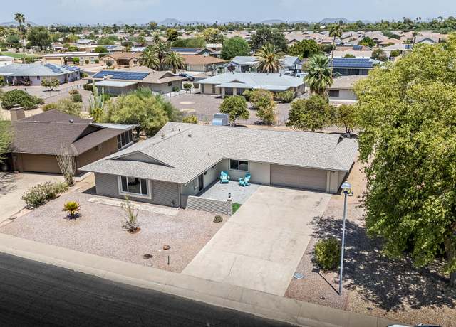 Property at 11040 W Oak Ridge Rd, Sun City, AZ 85351, 2 beds, 2 baths