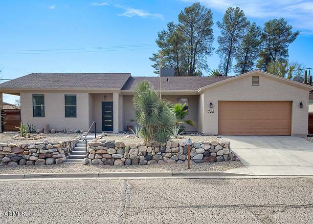 Property at 725 W Hermosa Dr, Wickenburg, AZ 85390, 3 beds, 2 baths