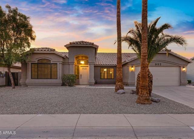 Property at 952 S Canal Dr, Gilbert, AZ 85296, 4 beds, 2 baths