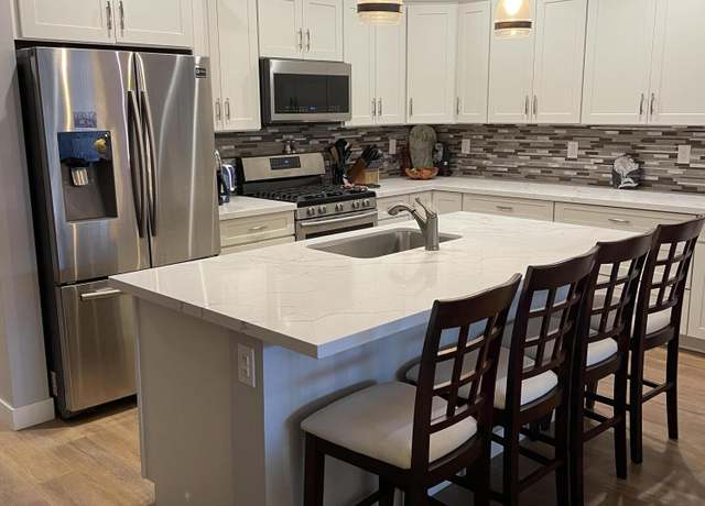 Property at 207 E Monterey Way, Phoenix, AZ 85012, 2 beds, 2 baths