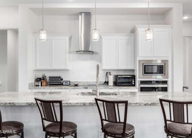 Property at 2446 E Lovebird Ln, Gilbert, AZ 85297, 3 beds, 2.5 baths