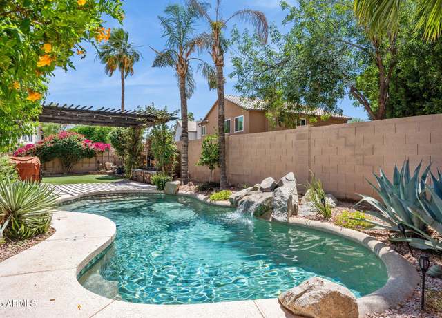 Property at 758 S Lagoon Dr, Gilbert, AZ 85233, 4 beds, 2.5 baths