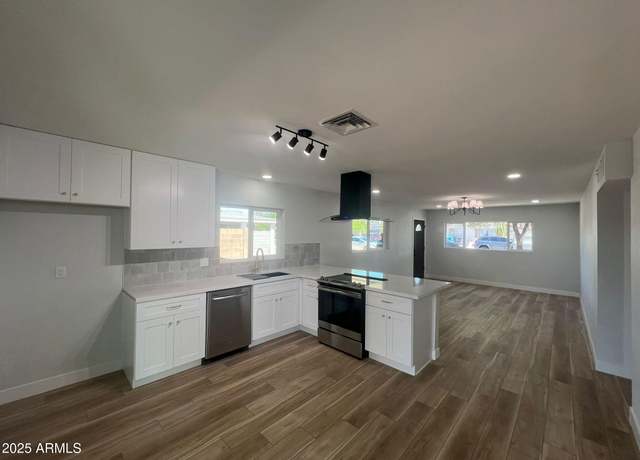 Property at 2331 E Delgado St, Phoenix, AZ 85022, 3 beds, 2 baths