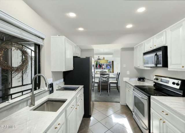 Property at 5122 E Shea Blvd #1100, Scottsdale, AZ 85254, 2 beds, 2.5 baths