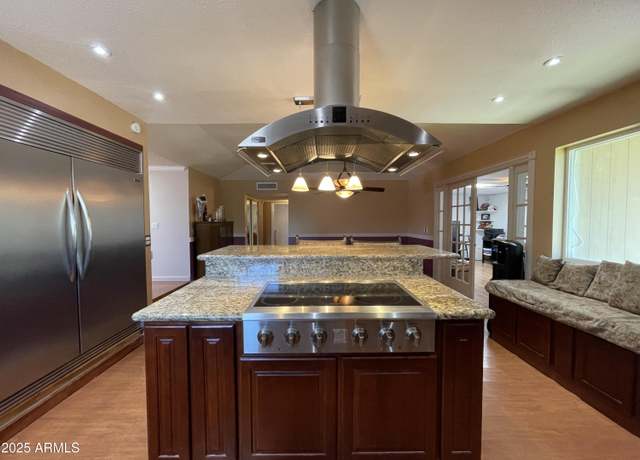 Property at 9221 N 48th Dr, Glendale, AZ 85302, 3 beds, 2 baths