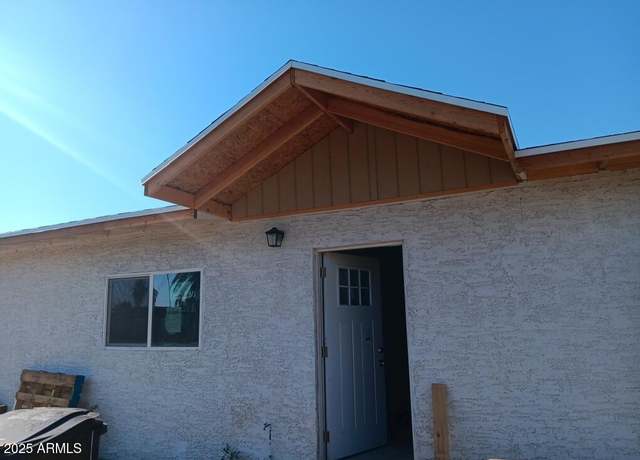 Property at 7533 W Sheila Ln, Phoenix, AZ 85033, 3 beds, 2 baths