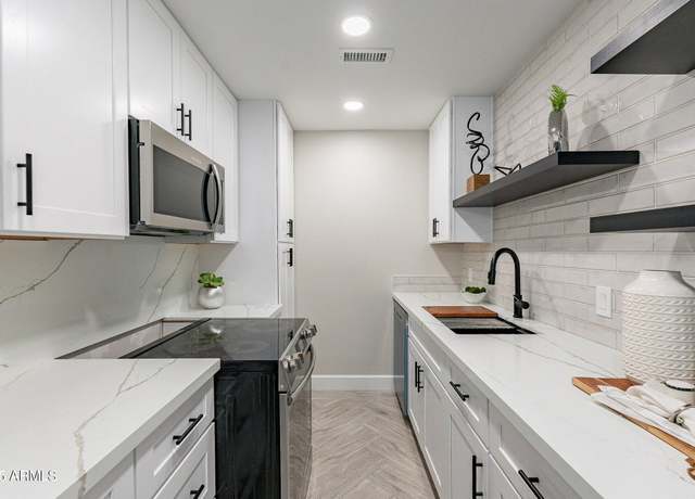 Property at 1005 N Granite Reef Rd, Scottsdale, AZ 85257, 2 beds, 1.5 baths