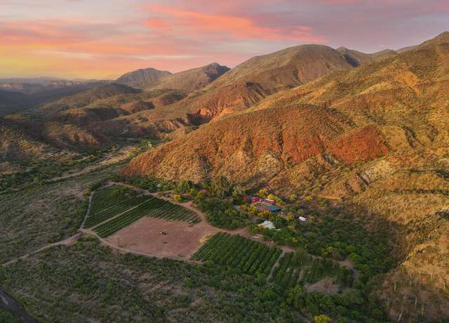 Property at 89395 E Aravaipa Rd, Winkelman, AZ 85192, 10 beds, 10 baths