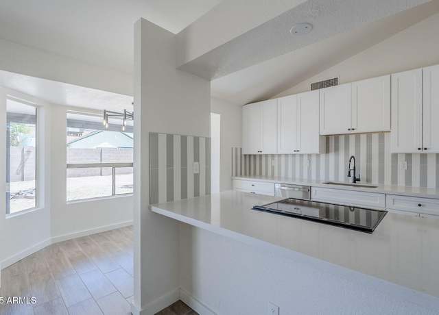 Property at 402 W Rosemonte Dr, Phoenix, AZ 85027, 3 beds, 2 baths