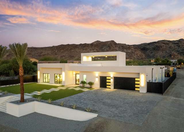 Property at 2305 E South Mountain Ave, Phoenix, AZ 85042, 4 beds, 4.5 baths