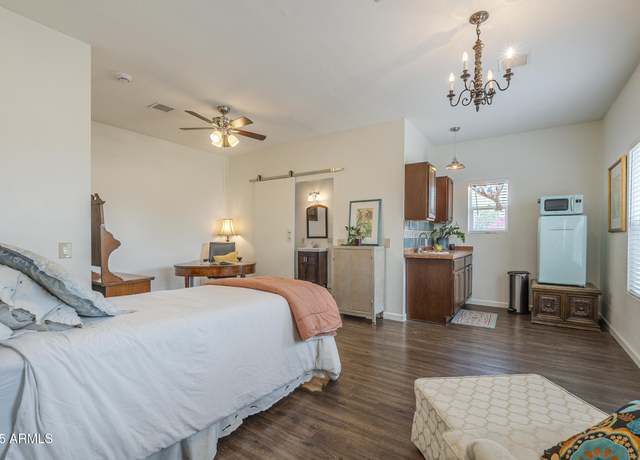Property at 1637 W University Dr, Mesa, AZ 85201, 5 beds, 3 baths