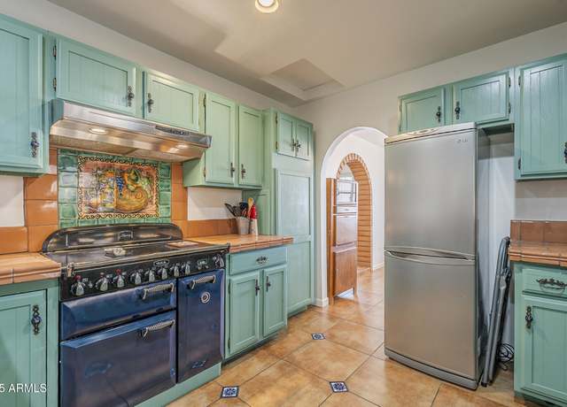 Property at 1637 W University Dr, Mesa, AZ 85201, 5 beds, 3 baths