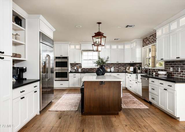 Property at 88 N Country Club Dr, Phoenix, AZ 85014, 5 beds, 7 baths
