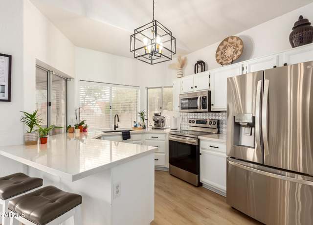 Property at 426 N Cobblestone St, Gilbert, AZ 85234, 3 beds, 2.5 baths