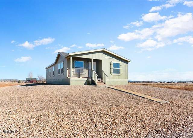 Property at 24921 N Verdot Rd, Paulden, AZ 86334, 3 beds, 2 baths