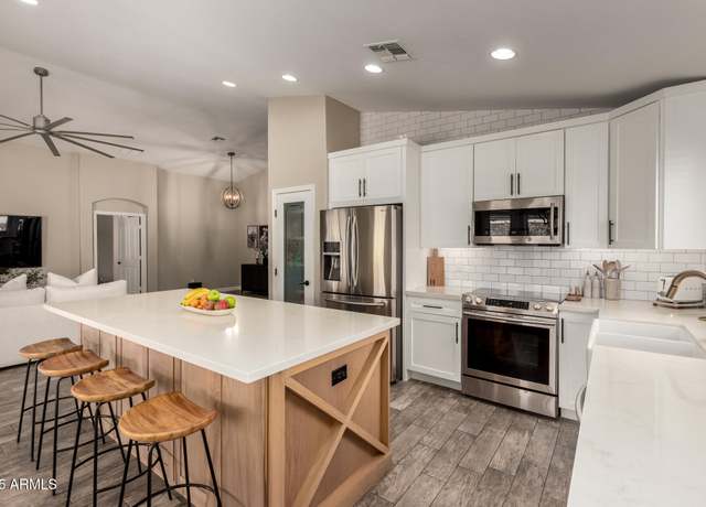 Property at 8013 W Cordes Rd, Phoenix, AZ 85043, 4 beds, 2 baths