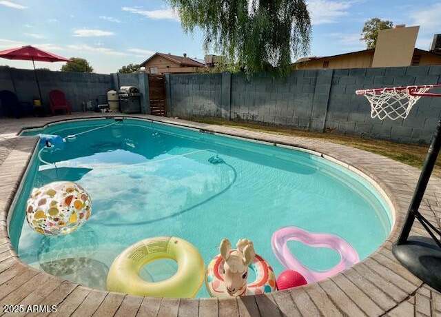 Property at 3842 W Mauna Loa Ln, Phoenix, AZ 85053, 5 beds, 3.5 baths