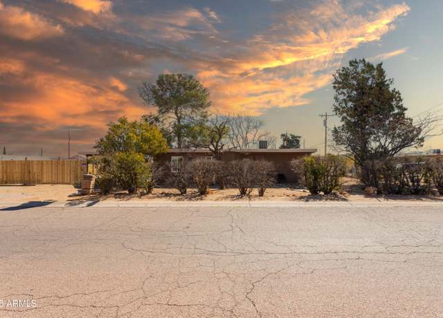 Property at 101 N Canyon Dr, Sierra Vista, AZ 85635, 4 beds, 2 baths