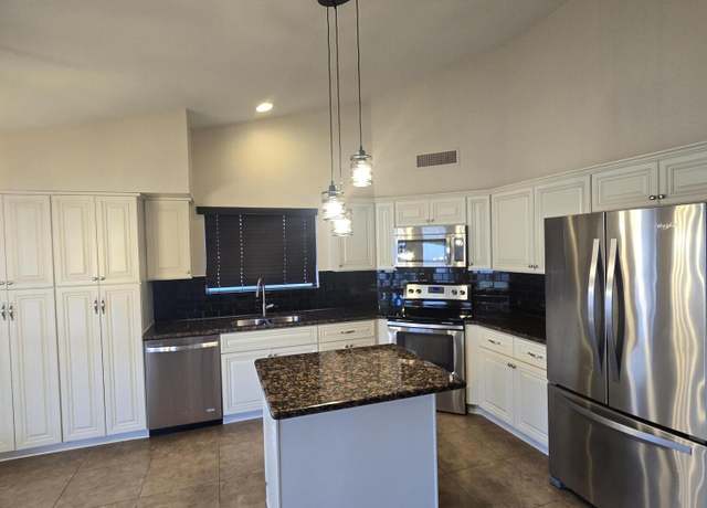 Property at 2520 E Granite View Dr, Phoenix, AZ 85048, 4 beds, 2 baths