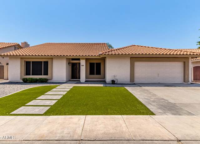 Property at 10951 W Ivory Ln, Avondale, AZ 85392, 4 beds, 2 baths