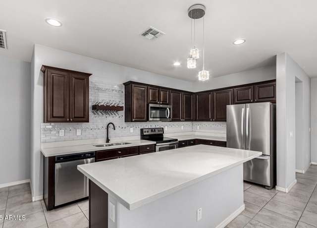 Property at 7423 S 28th Pl, Phoenix, AZ 85042, 3 beds, 2.5 baths