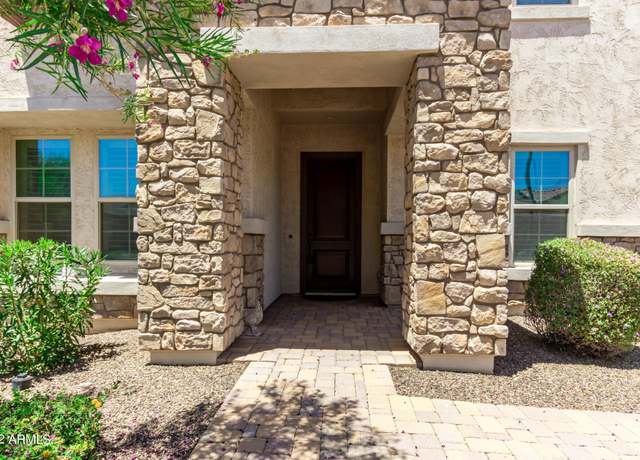 Property at 882 E Parkview Dr, Gilbert, AZ 85295, 5 beds, 4 baths