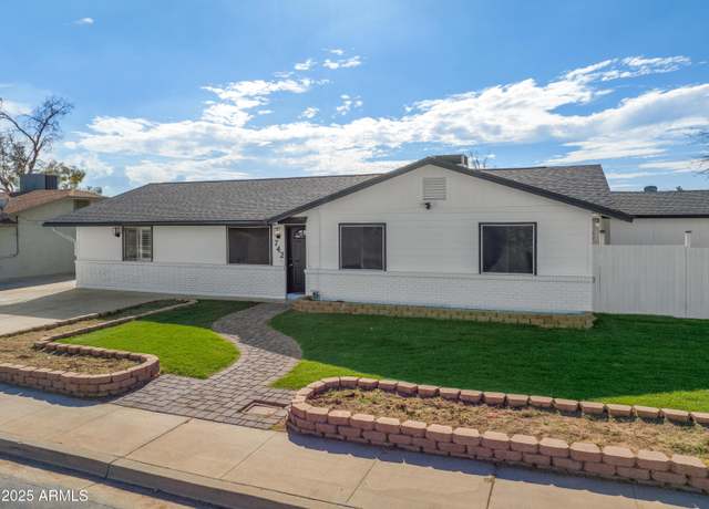 Property at 742 S Los Alamos St, Mesa, AZ 85204, 3 beds, 2 baths