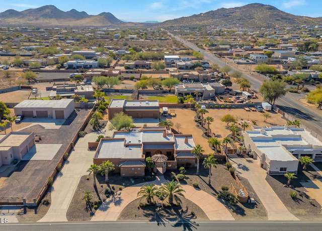 Property at 2625 W Desert Hills Dr, Phoenix, AZ 85086, 3 beds, 3.5 baths