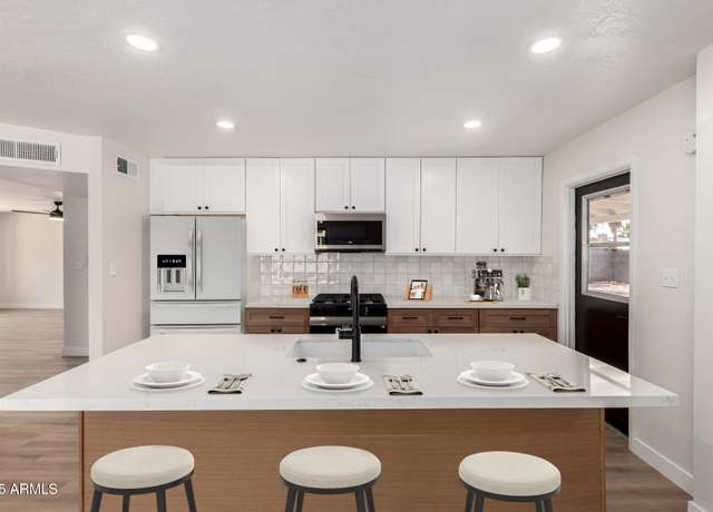 Property at 3021 W Angela Dr, Phoenix, AZ 85053, 3 beds, 2 baths