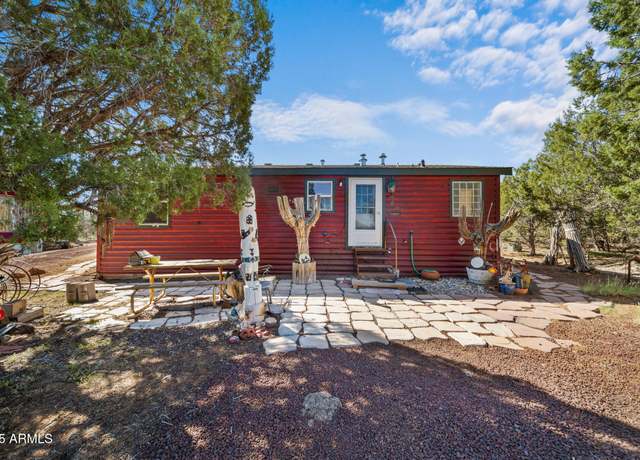 Property at 7957 Lake Land Rd, Show Low, AZ 85901, 2 beds, 2 baths