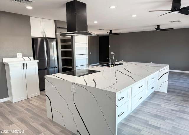 Property at 9862 W Comstock Ct, Sun City, AZ 85373, 3 beds, 2 baths