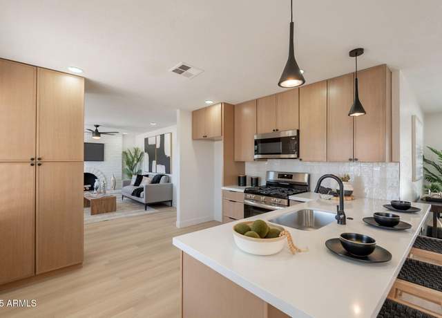 Property at 1720 W Behrend Dr, Phoenix, AZ 85027, 3 beds, 2 baths