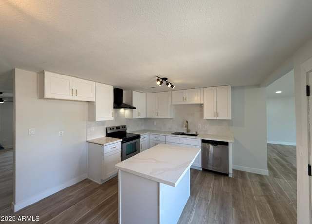 Property at 1645 N 73rd Dr, Phoenix, AZ 85035, 4 beds, 2 baths