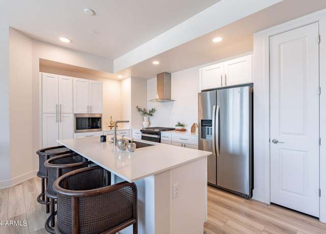 Property at 3131 N Central Ave #3013, Phoenix, AZ 85012, 2 beds, 2 baths