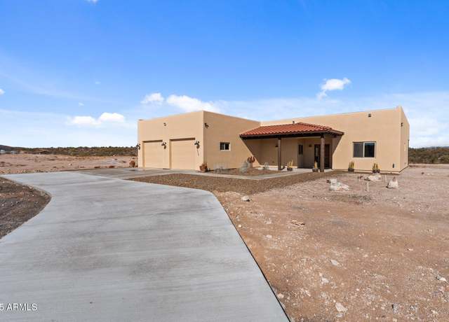 Property at 4950 Black Mountain Rd, Wickenburg, AZ 85390, 3 beds, 2.5 baths